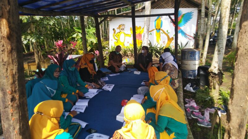 Sutojayan Kembangkan Taman Edukasi Bersama Tim Membangun Desa Unmer Malang