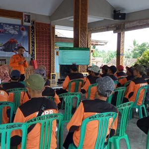 “Lindungi Diri, Selamatkan Sesama” Desa Bambang Dibekali Kesiapsiagaan Menghadapi Bencana